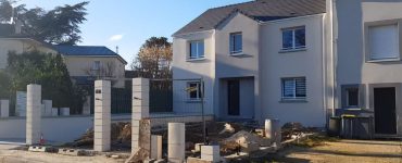 Maison porche rentrant contemporaine tuile noire sous sol dans les yvelines archidesign